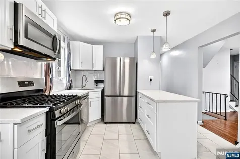 166 Pleasant Avenue Bergenfield NJ 07621