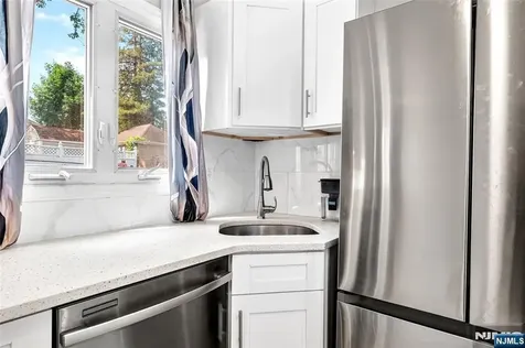 166 Pleasant Avenue Bergenfield NJ 07621