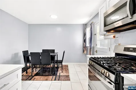 166 Pleasant Avenue Bergenfield NJ 07621
