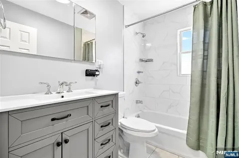 166 Pleasant Avenue Bergenfield NJ 07621