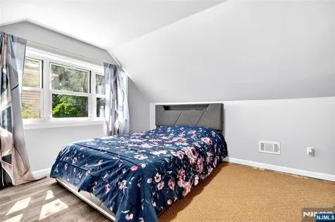 166 Pleasant Avenue Bergenfield NJ 07621