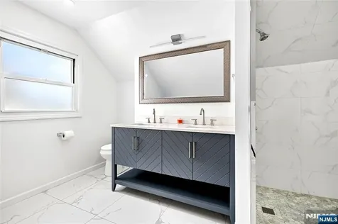 166 Pleasant Avenue Bergenfield NJ 07621