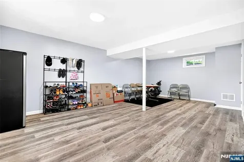 166 Pleasant Avenue Bergenfield NJ 07621