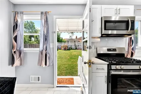 166 Pleasant Avenue Bergenfield NJ 07621