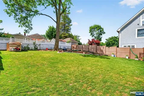 166 Pleasant Avenue Bergenfield NJ 07621