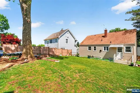 166 Pleasant Avenue Bergenfield NJ 07621