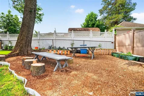 166 Pleasant Avenue Bergenfield NJ 07621