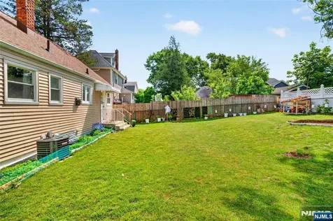 166 Pleasant Avenue Bergenfield NJ 07621