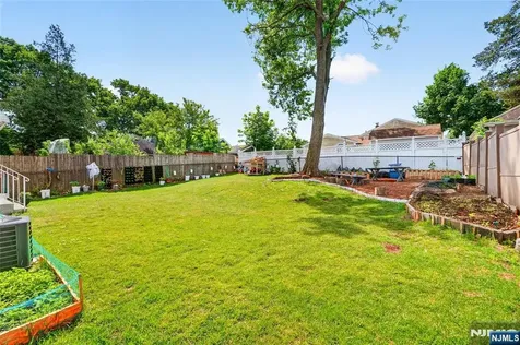 166 Pleasant Avenue Bergenfield NJ 07621