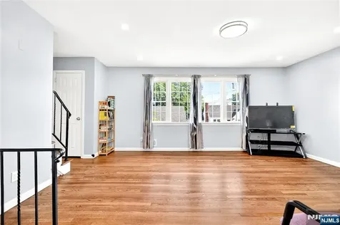 166 Pleasant Avenue Bergenfield NJ 07621