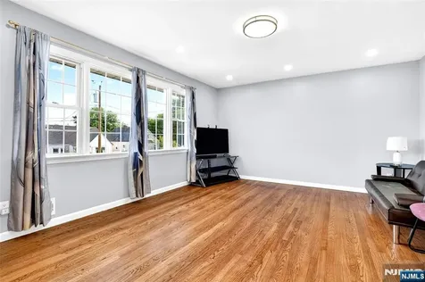 166 Pleasant Avenue Bergenfield NJ 07621