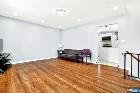 166 Pleasant Avenue Bergenfield NJ 07621