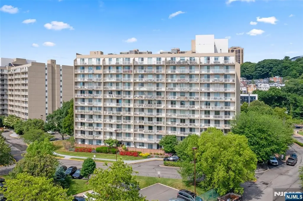 1077 River Road Edgewater NJ 07020