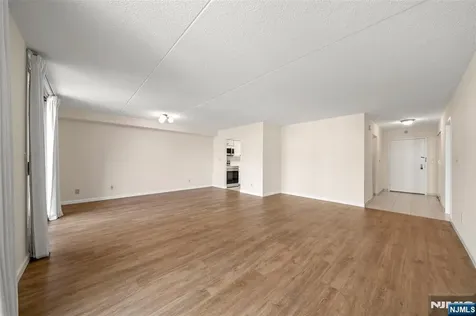 1077 River Road Edgewater NJ 07020