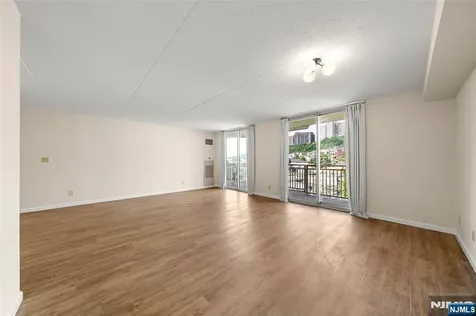 1077 River Road Edgewater NJ 07020