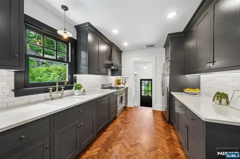 20 Euclid Place Montclair NJ 07042