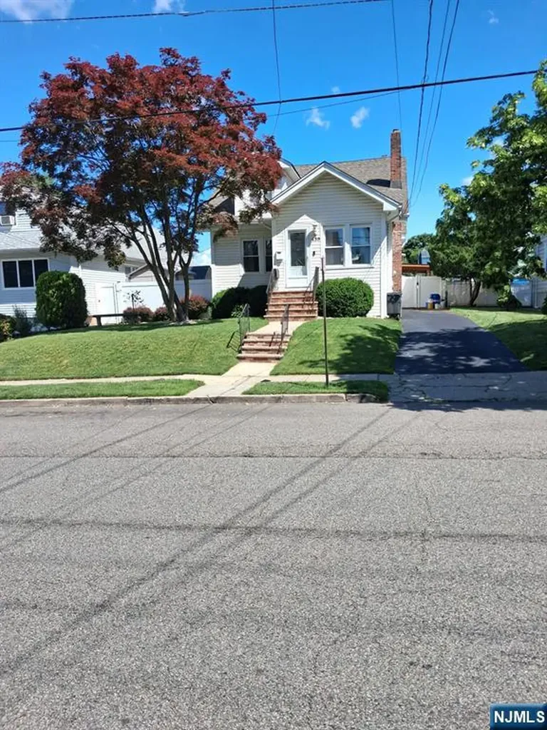 437-439 Buffalo Avenue Paterson NJ 07503