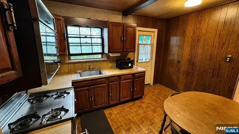 14 Madison Street North Arlington NJ 07031