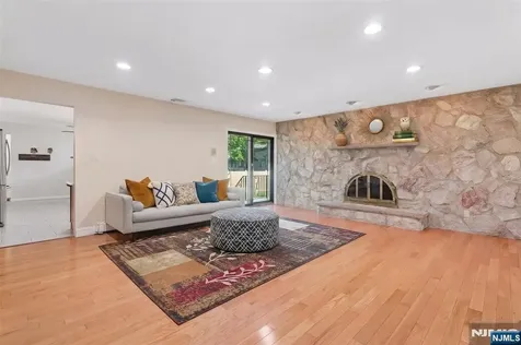 16 Cutter Avenue Edison NJ 08820