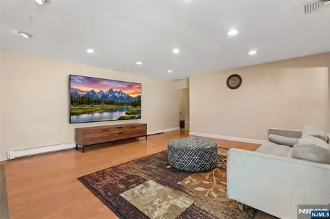 16 Cutter Avenue Edison NJ 08820