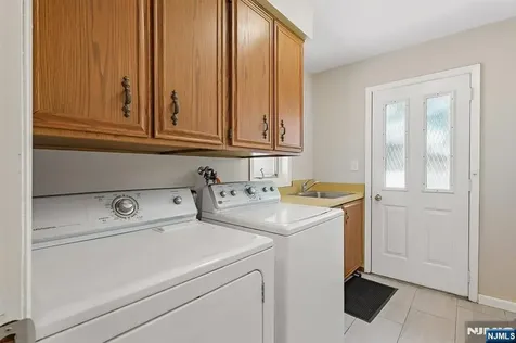 16 Cutter Avenue Edison NJ 08820