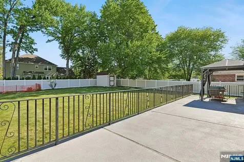 16 Cutter Avenue Edison NJ 08820