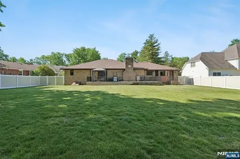 16 Cutter Avenue Edison NJ 08820