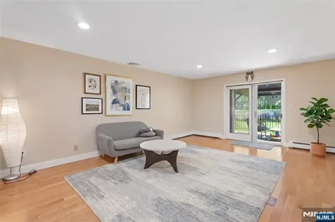 16 Cutter Avenue Edison NJ 08820