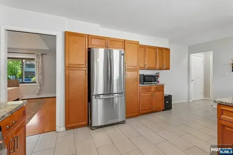 16 Cutter Avenue Edison NJ 08820