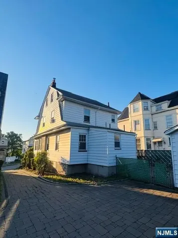 18 Pleasant Place Kearny NJ 07032