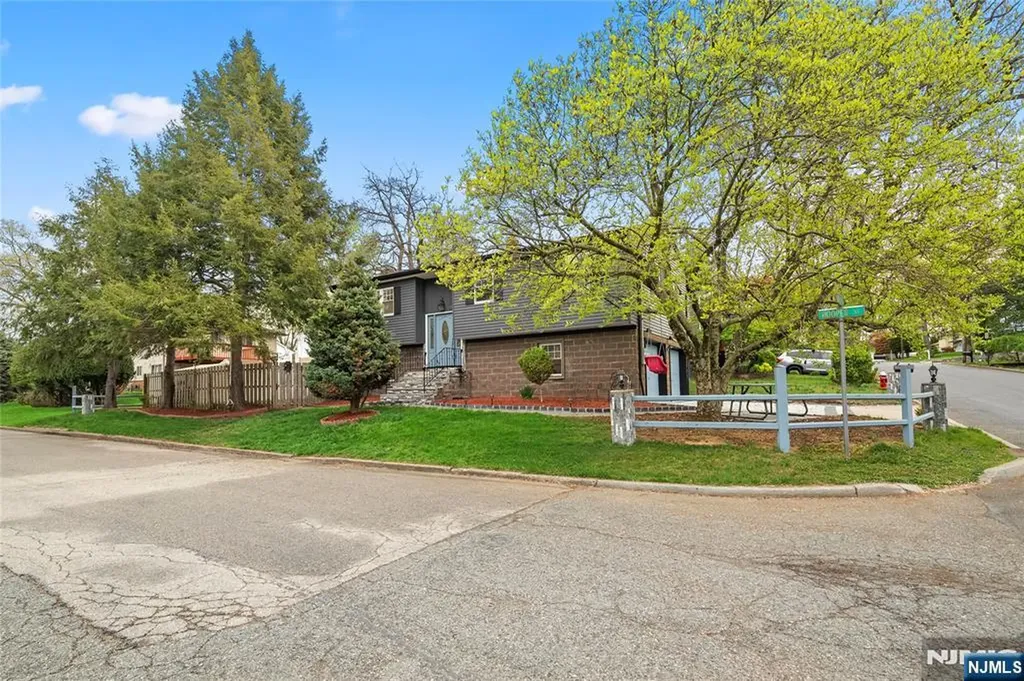 84 Westwood Westwood NJ 07675