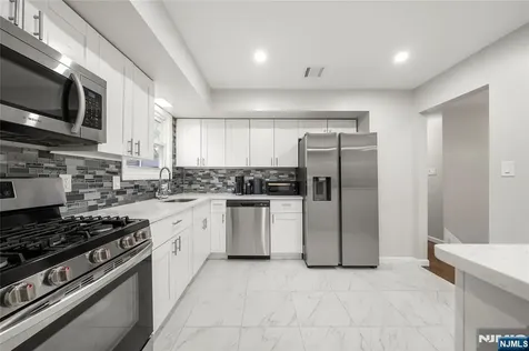 84 Westwood Westwood NJ 07675