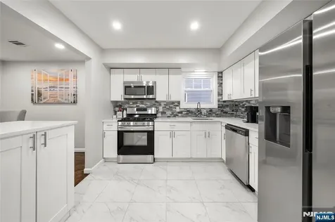 84 Westwood Westwood NJ 07675