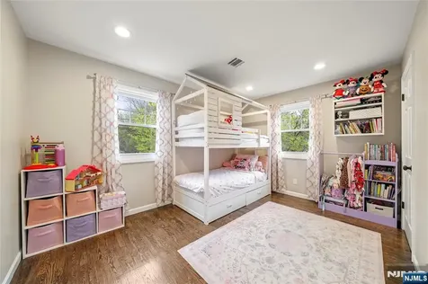 84 Westwood Westwood NJ 07675