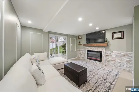 84 Westwood Westwood NJ 07675