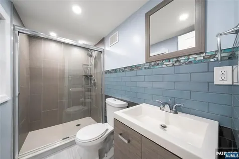 84 Westwood Westwood NJ 07675