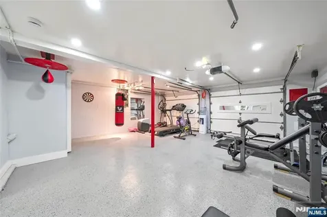 84 Westwood Westwood NJ 07675