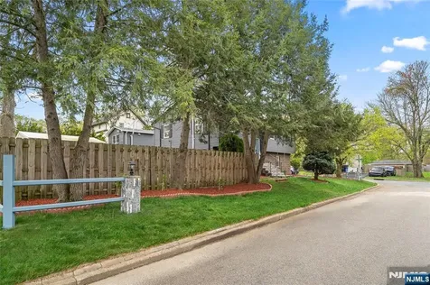 84 Westwood Westwood NJ 07675