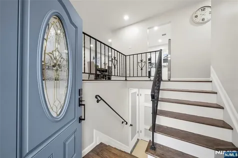 84 Westwood Westwood NJ 07675