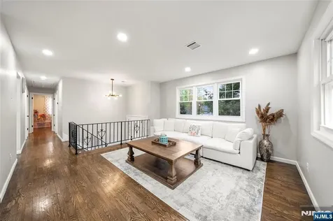 84 Westwood Westwood NJ 07675
