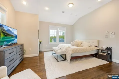 61 Roosevelt Street Cresskill NJ 07626