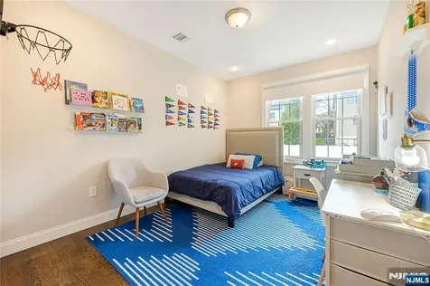 61 Roosevelt Street Cresskill NJ 07626