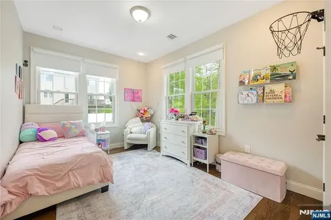 61 Roosevelt Street Cresskill NJ 07626