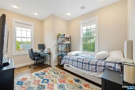 61 Roosevelt Street Cresskill NJ 07626