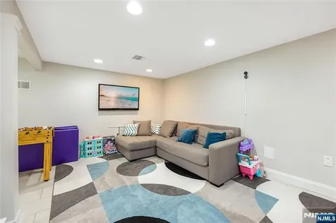 61 Roosevelt Street Cresskill NJ 07626