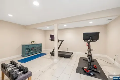 61 Roosevelt Street Cresskill NJ 07626