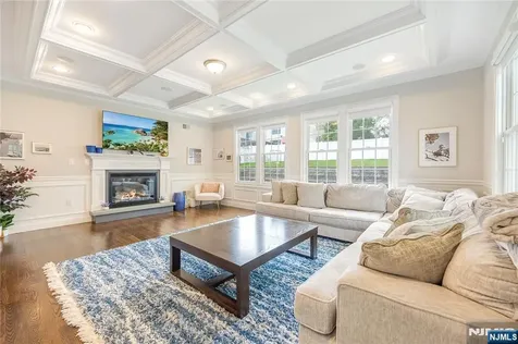 61 Roosevelt Street Cresskill NJ 07626