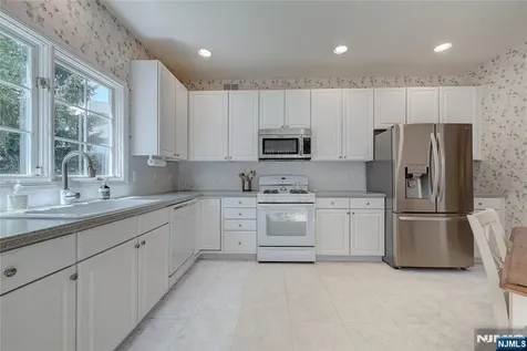 26 Depaolo Court Roseland NJ 07068