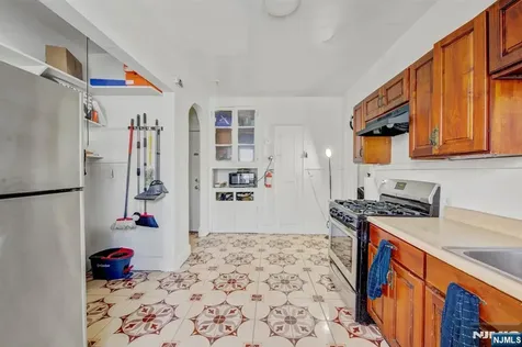 67-91 Stockman Place Irvington NJ 07111