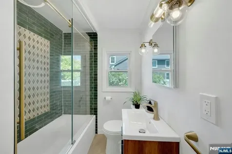 389 Bergen Boulevard Oradell NJ 07649